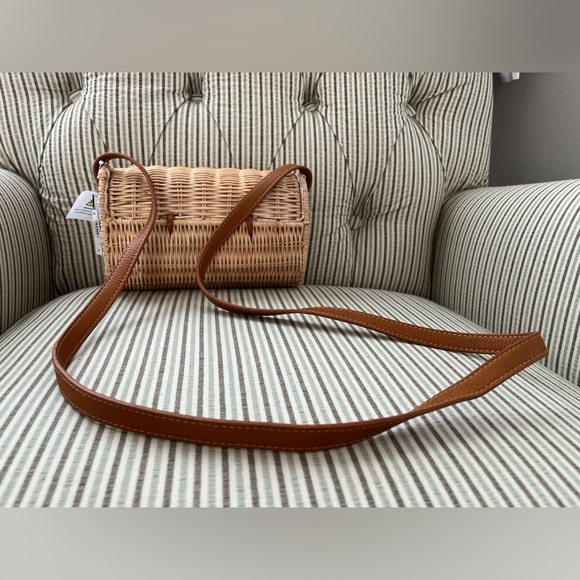 Express Rattan Crossbody - Picture 6 of 10